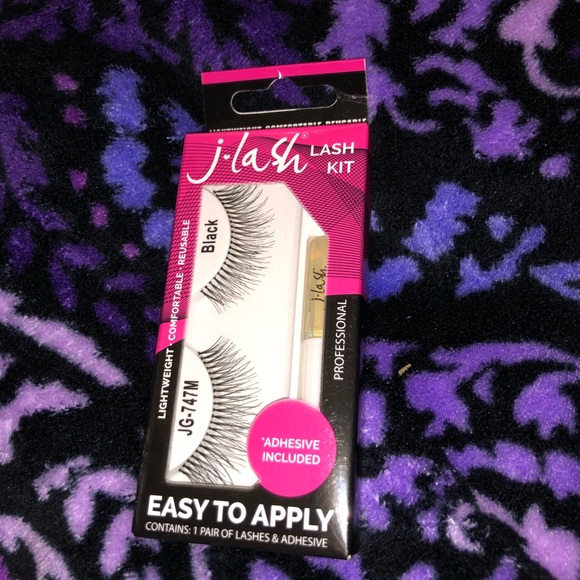 Bundle of New Synthetic Eyelashes - Picture 4 of 7